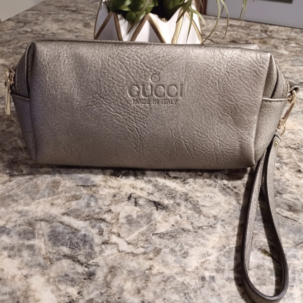 Cross body bag/wristlet